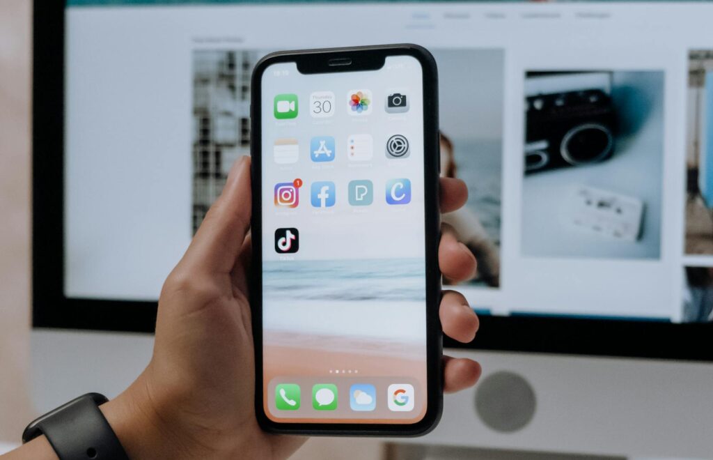 Holding a Smartphone in front of an Imac